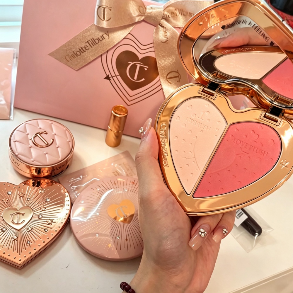 Rare Beauty Makeup Kit - Шарлотта Тилбери Аэрографическая пудра для безупречного